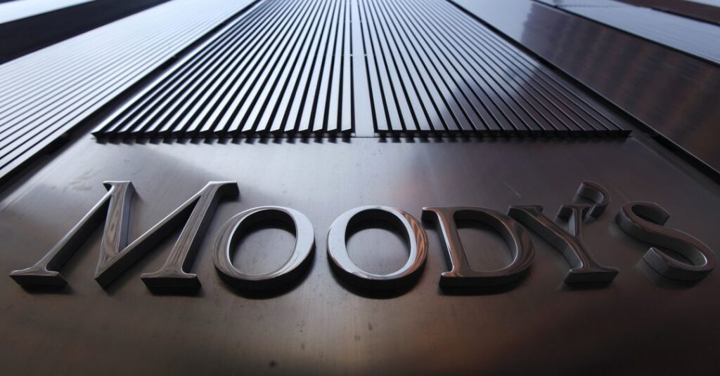 Moody's downgrades Ukraine's sovereign credit rating.