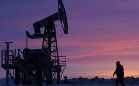 Po dwóch dniach spadków, ceny ropy naftowej rosną o 6% z powodu obaw o Rosję.
