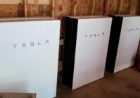 Elon Musk remet à l'Ukraine des systèmes d'économie d'énergie Tesla Powerwall.