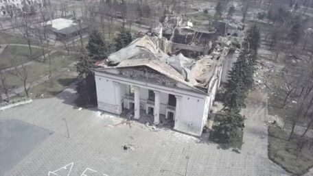 600 muertos tras el ataque de Rusia al Teatro Dramático de Mariupol.