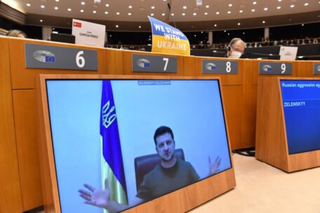 Le président Zelensky, dans son discours aux dirigeants de l’UE, a demandé un accord sur l’interdiction du pétrole russe.