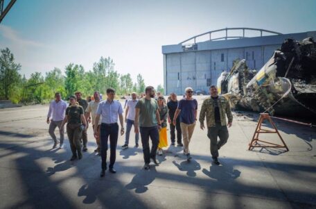 Richard Branson visited Ukraine and discussed rebuilding the Mriya.
