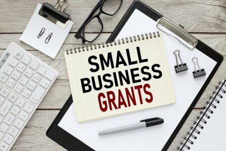 The Ukrainian Government will give grants to new businesses through the eRobota program.
