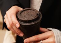 La startup ukrainienne Rekava produit des ustensiles jetables et biodégradables à partir de marc de café.