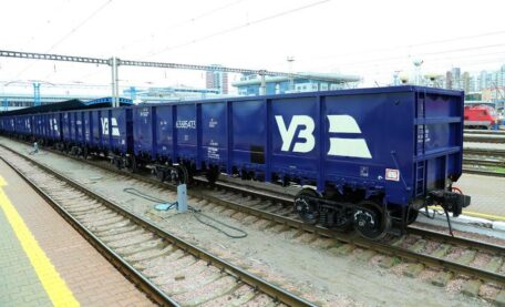 Українські залізниці підвищують тарифи на перевезення вантажів на 70%.