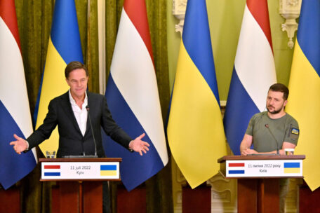 The Netherlands will provide heavy weapons and additional financial aid to Ukraine.
