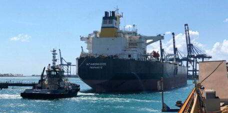 Grecia ofrece sus barcos para transportar cereales desde Ucrania.