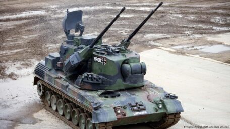 La OTAN podría suministrar tanques occidentales a Ucrania.
