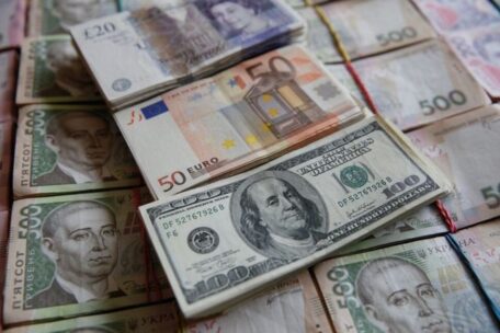 Держатели облигаций Украины согласились отложить выплаты до 2024 года.