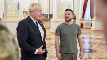 Boris Johnson odwiedził Kijów, aby podkreślić niezachwiane wsparcie Wielkiej Brytanii i zapowiedział dalszą pomoc.