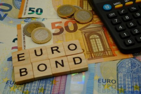 Власники єврооблігацій “Укренерго” та “Укравтодору” погодилися на відстрочку платежів.