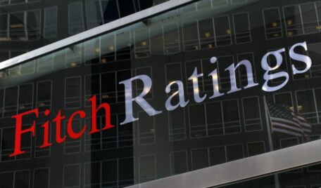 Fitch Ratings nie widzi już zagrożenia niewypłacalnością Ukrainy.