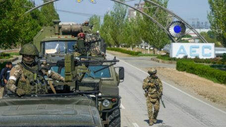 Російські військові пошкодили розподільчий пристрій на ЗАЕС.