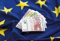 Unia Europejska tłumaczy opóźnienie 8 mld euro pomocy dla Ukrainy.