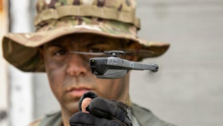 La Norvège et la Grande-Bretagne vont aider l’Ukraine avec des micro-drones de reconnaissance.