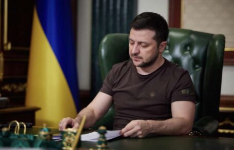 Zelenskyy firma una ley sobre el trabajo del sector financiero durante la guerra.