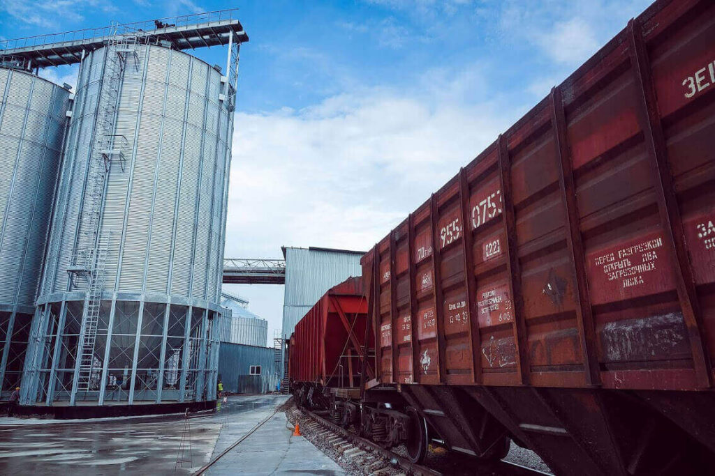 Ukrainian Railways transported more than 1 million tons of grain for export in August.