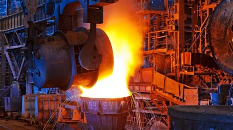 “Метінвест” за пів року зменшив виробництво сталі на 45%.