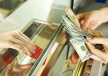 НБУ відновив продаж валюти на міжбанку.