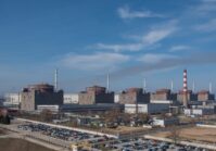 La Fédération de Russie bombarde la centrale nucléaire de Zaporizhzhia pour couper l'électricité dans le sud de l'Ukraine.