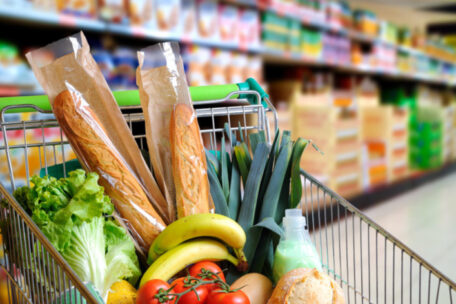 Цены на продукты питания в Украине выросли на 25%.