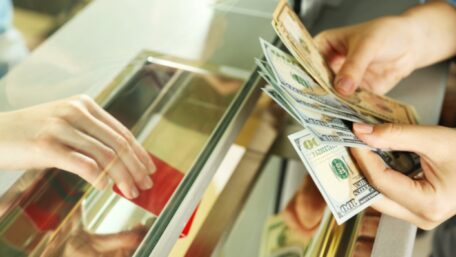 НБУ допоможе банкам розв’язати проблему з продажем готівкової валюти.