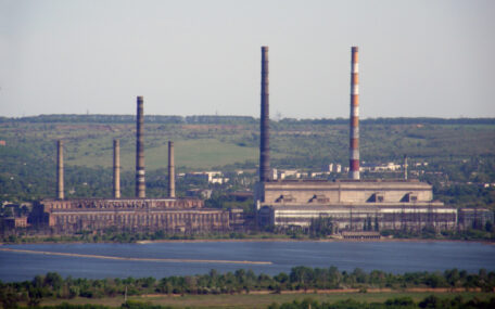 Російські війська атакували електростанцію в Донецькій області.
