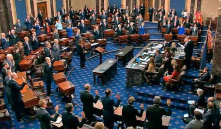 Senat USA głosuje za przekazaniem 12 mld USD dla Ukrainy.