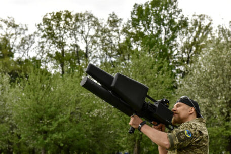 NATO dostarczy zagłuszacze sygnału, aby osłonić Ukrainę przed atakami dronów.