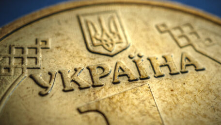 Rozdźwięk między wkładem finansowym sojuszników Ukrainy a jej zobowiązaniami finansowymi komplikuje deficyt budżetu państwa.
