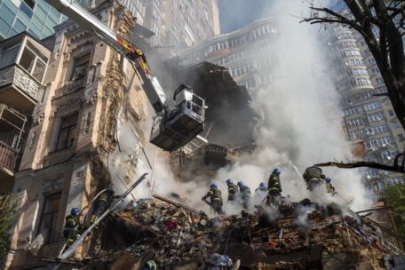 La capital de Ucrania fue atacada por drones kamikazes el lunes, matando a cuatro personas.