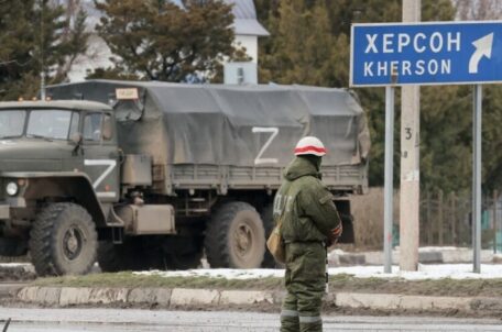 Російські війська продовжують вихід з Херсонської області.