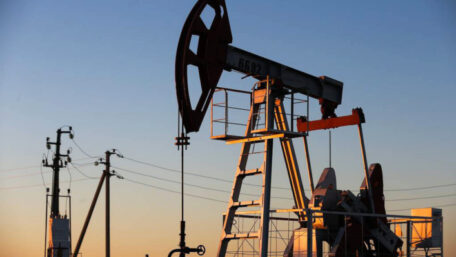 Зеленский призывает G7 ввести потолок цен на российские нефть и газ.