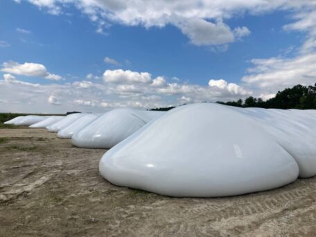 Ukrainian farmers will receive more than 30,000 crop storage sleeves.