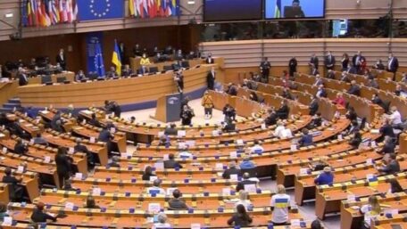 Депутати Європарламенту закликають до масштабного збільшення військової допомоги Україні.