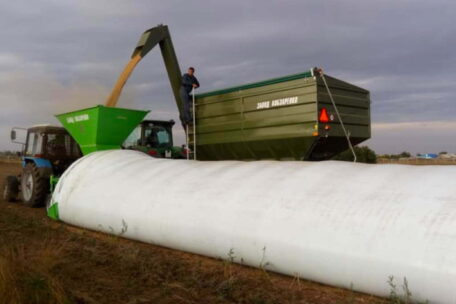 Plus de 2 000 agriculteurs ukrainiens vont recevoir une aide au stockage des céréales.