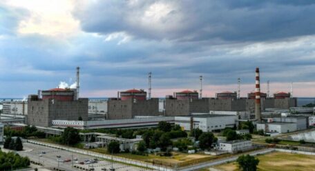 Les Russes utilisent la centrale nucléaire de Zaporizhzhia comme base militaire.