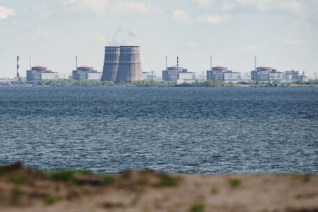 У “Енергоатомі” заявили про спровоковану ворогом екологічну катастрофу на Запорізькій АЕС.