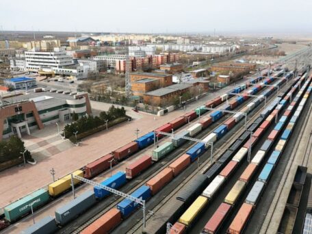 La Comisión Europea cree que las exportaciones agrícolas de Ucrania deberían basarse en rutas terrestres.