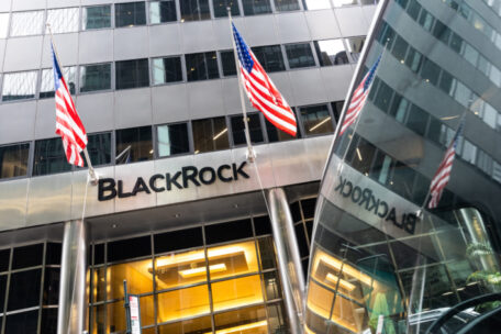 El gigante de las inversiones BlackRock asesorará a Ucrania sobre cómo atraer inversiones para la reconstrucción.