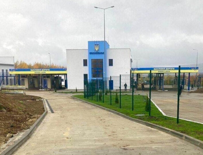 Ukraine will open a large checkpoint for trucks on the Romanian border.