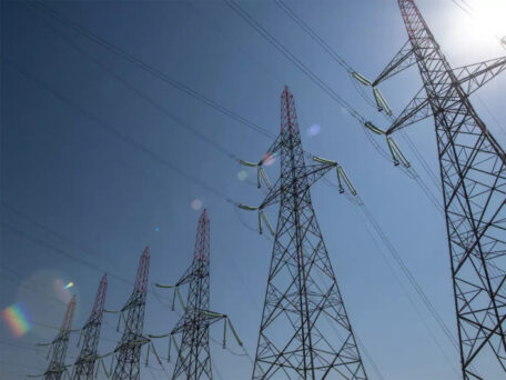 Większość mocy wytwórczych w Ukrainie została przywrócona, ale pozostaje znaczny deficyt energii elektrycznej.