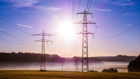 La empresa estatal de energía está probando la importación de electricidad de Rumania.