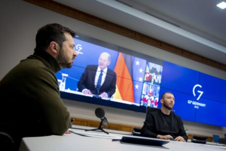 Zełenski prosi przywódców G7 o utrzymanie wsparcia dla Ukrainy w przyszłym roku.