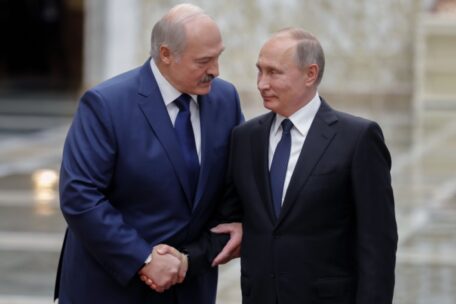 Putin odwiedza Łukaszenkę, aby omówić ćwiczenia wojskowe i dostawy broni.