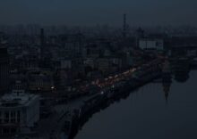 Через віялові відключення електроенергії, деякі українські підприємства готові зупинити виробництво.