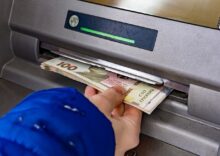 Україна планує запровадити додатковий податок на зняття готівки.