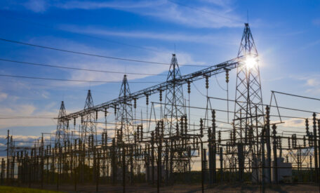 Las empresas ucranianas podrán importar electricidad de la UE para evitar apagones.