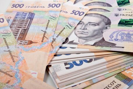 За прошедший год от продажи облигаций ОВГЗ в бюджет поступило ₴164 млрд и более 3 млрд в иностранной валюте.