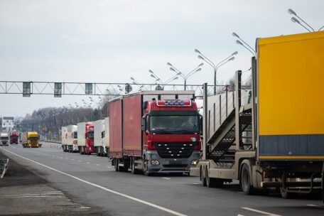 An electronic queue for trucks has begun operating on the Polish border.